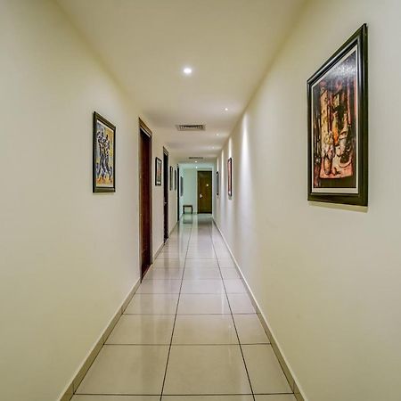 Townhouse 552Hotel Royal Court Джаландхар Екстериор снимка