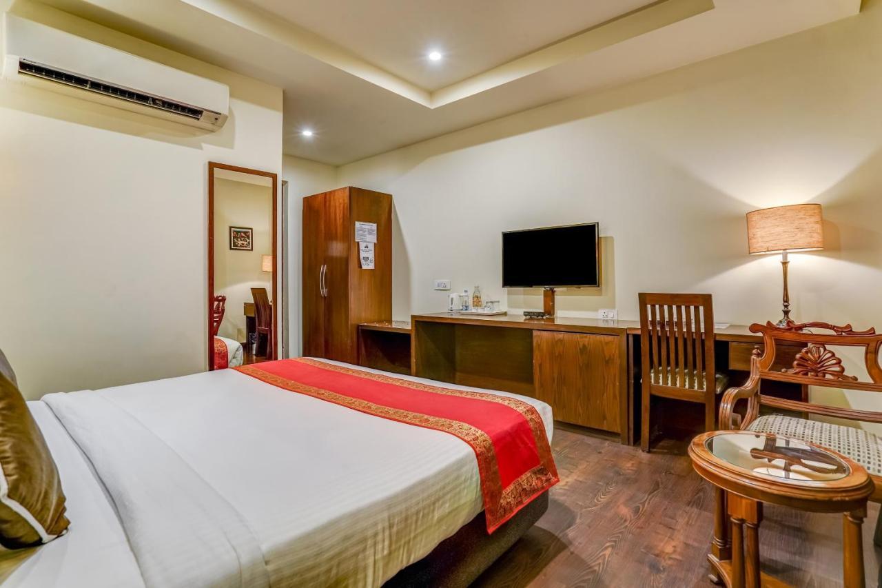 Townhouse 552Hotel Royal Court Джаландхар Екстериор снимка