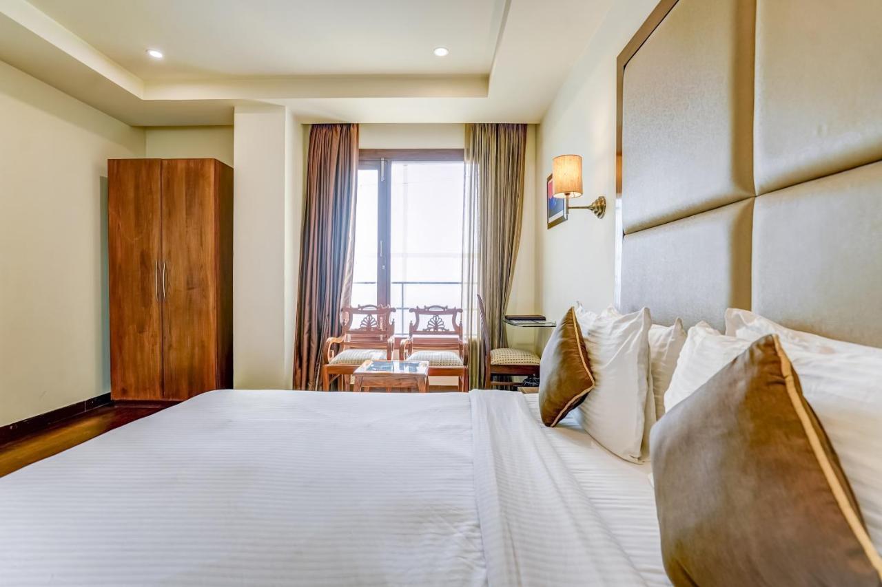 Townhouse 552Hotel Royal Court Джаландхар Екстериор снимка