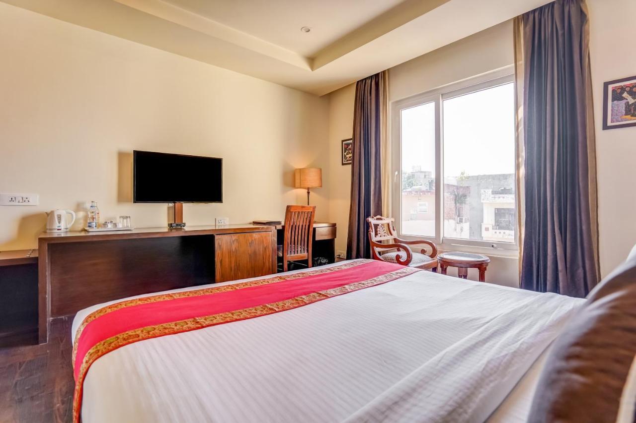 Townhouse 552Hotel Royal Court Джаландхар Екстериор снимка