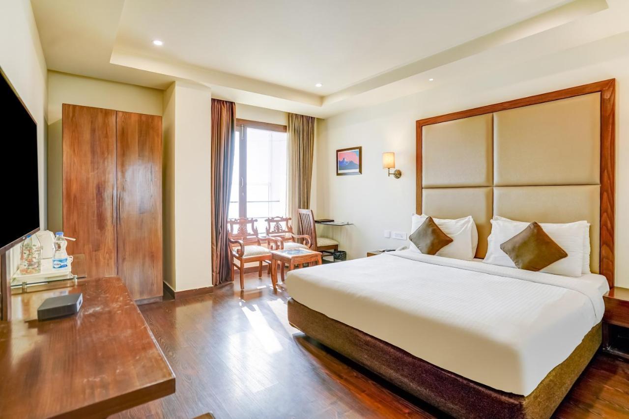 Townhouse 552Hotel Royal Court Джаландхар Екстериор снимка