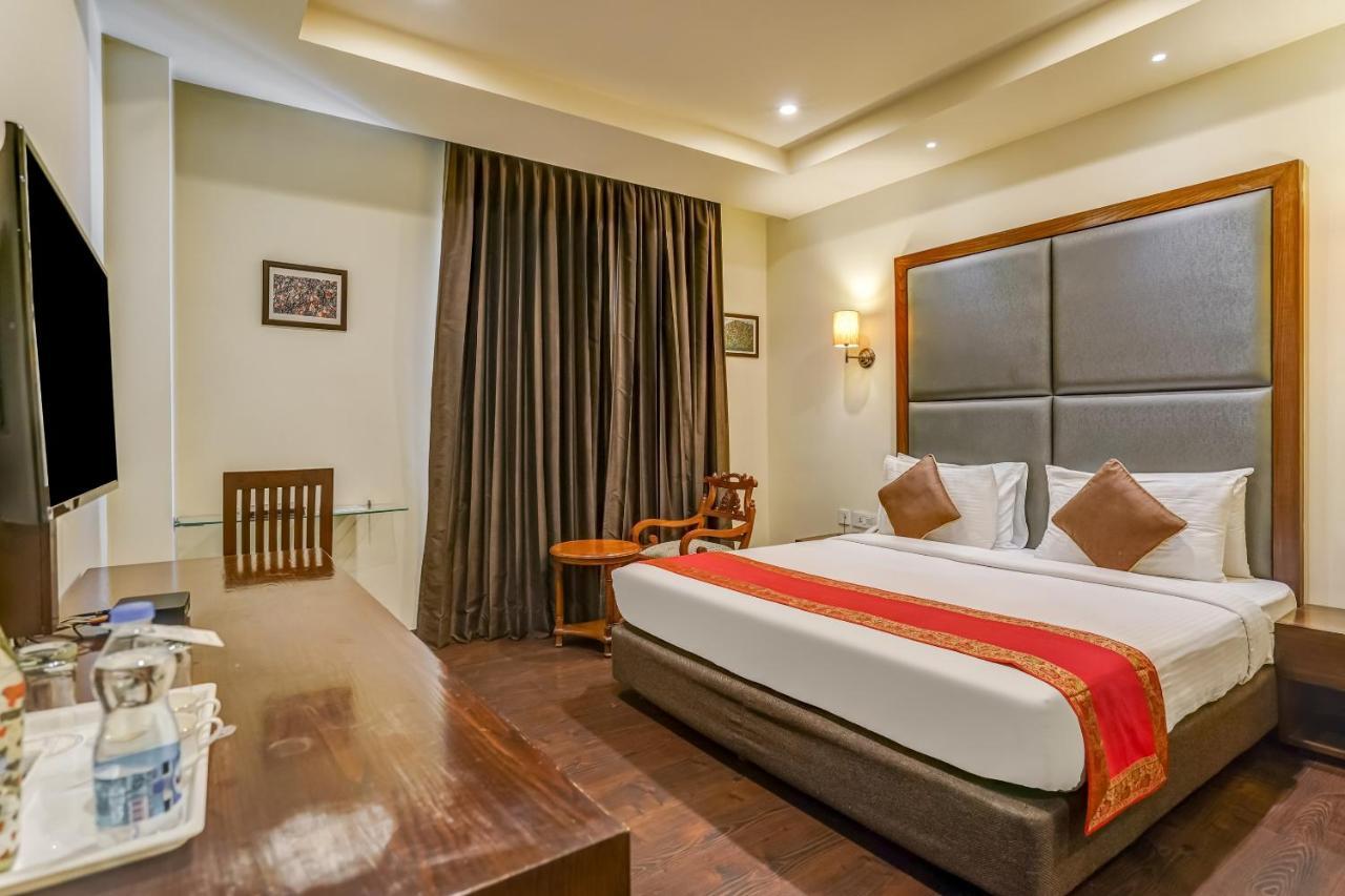 Townhouse 552Hotel Royal Court Джаландхар Екстериор снимка