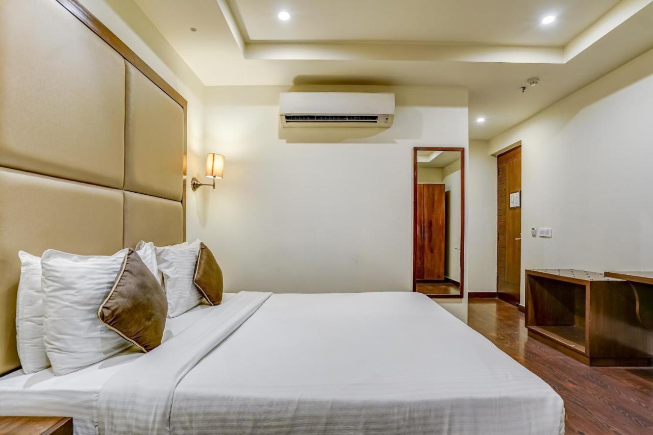 Townhouse 552Hotel Royal Court Джаландхар Екстериор снимка