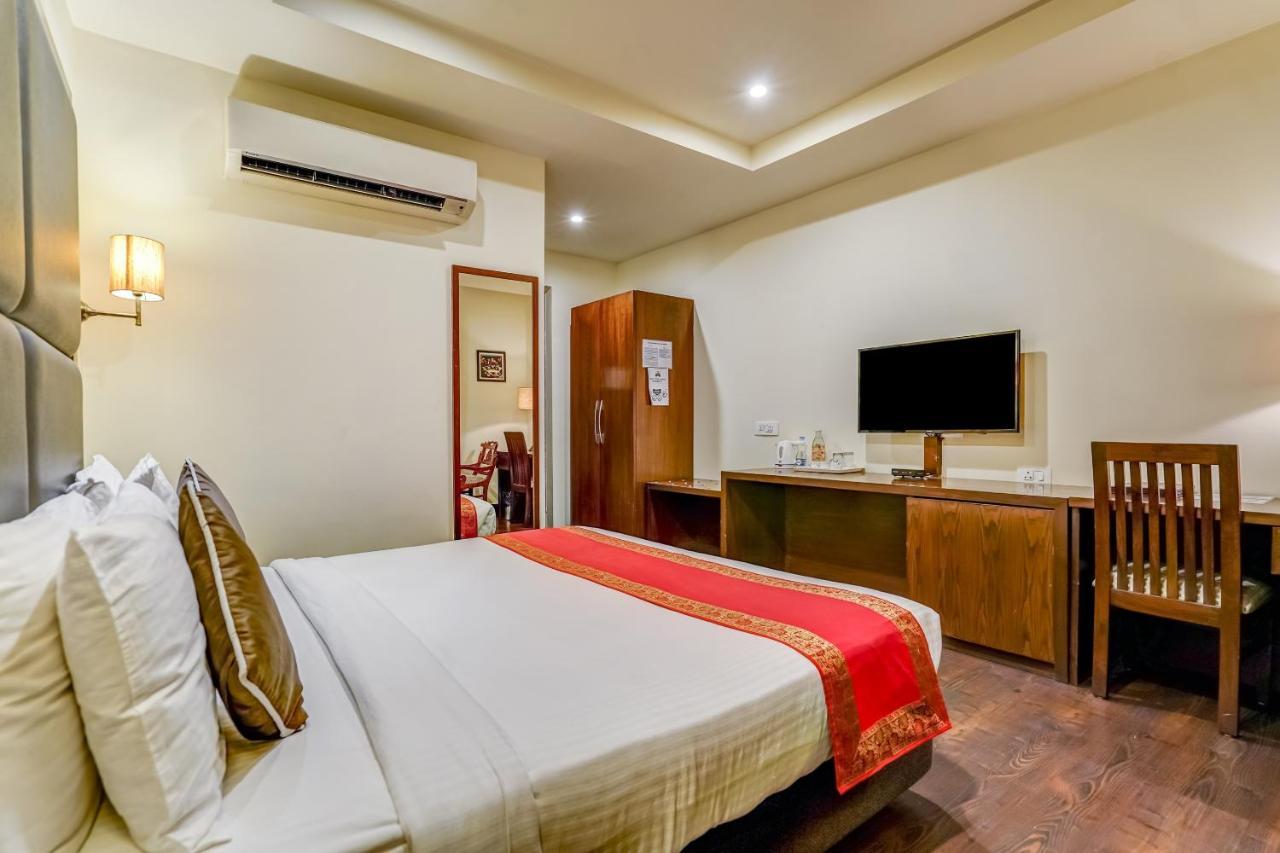 Townhouse 552Hotel Royal Court Джаландхар Екстериор снимка