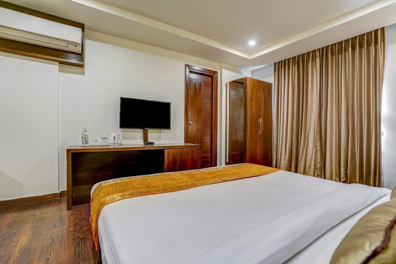 Townhouse 552Hotel Royal Court Джаландхар Екстериор снимка