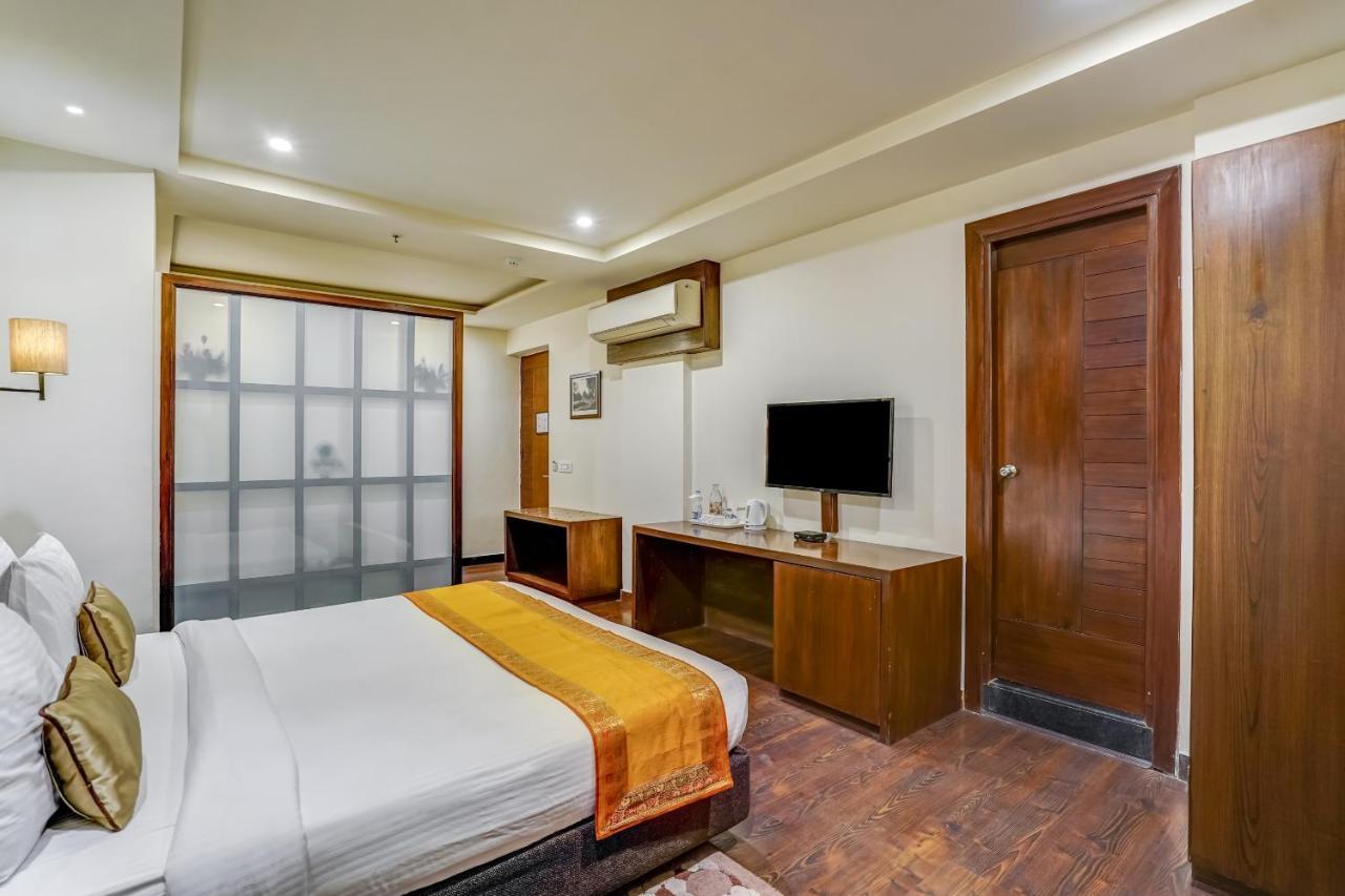 Townhouse 552Hotel Royal Court Джаландхар Екстериор снимка