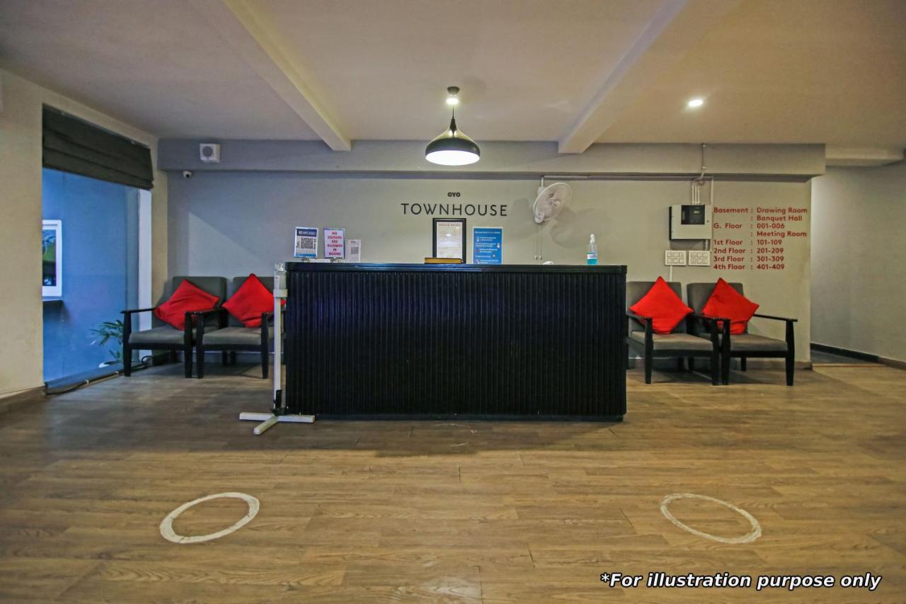 Townhouse 552Hotel Royal Court Джаландхар Екстериор снимка
